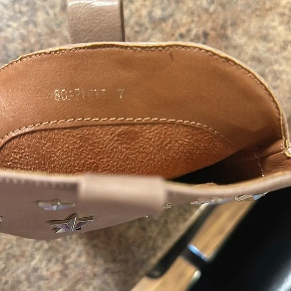 Ccocci Star Studded Western Booties Size 7 Taupe Pull On Pointed Toe Block Heel - Picture 10 of 13